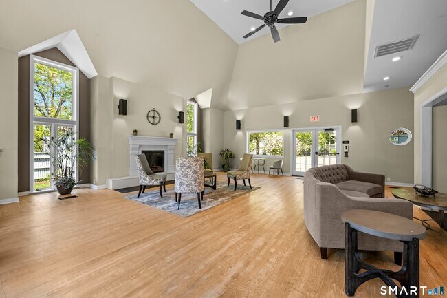 Building Photo - 2124 Old Pond Ln