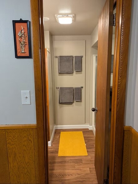 Bathroom - 915 N Broadway
