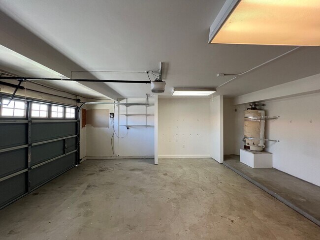 Building Photo - 7501 Canyon Clover Dr