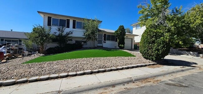 Primary Photo - For Rent 3 bed 3 bath Plus 4th room or Off...