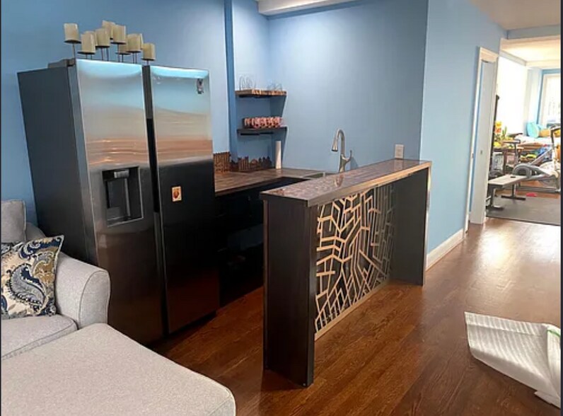3rd floor wet bar with refrigerator and microwave - 17 U St NW