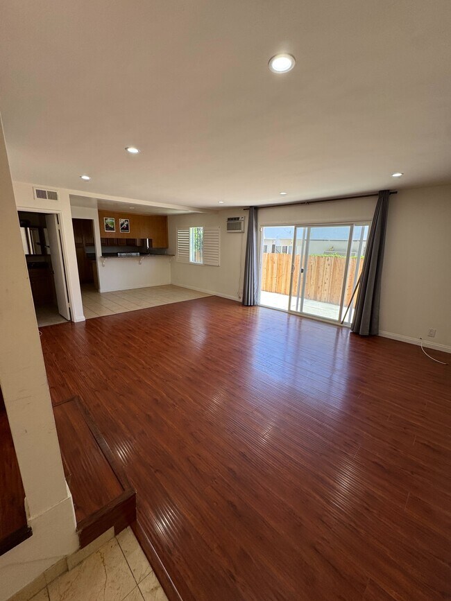 Building Photo - 3707 Kelton Ave