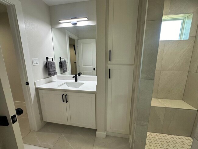 Building Photo - 4018 Ave Fenix Dr