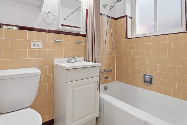 Building Photo - $1,245.95 with Half Off Second Month’s rent until 08/31/26 only, 1 Bed - 1 Bath, Condo in Denver ...