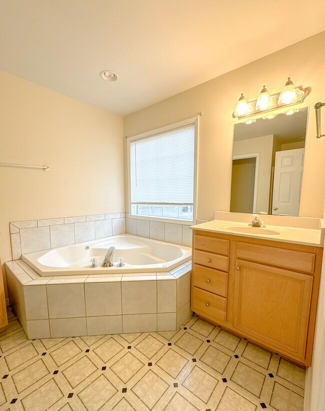 Building Photo - Beautiful 3bed 2 Bath Lake Monticello Rental