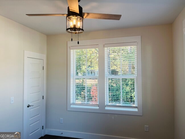 Building Photo - 100 Gardenia Ln