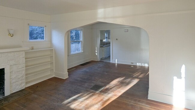 Building Photo - 1905 5th St NE