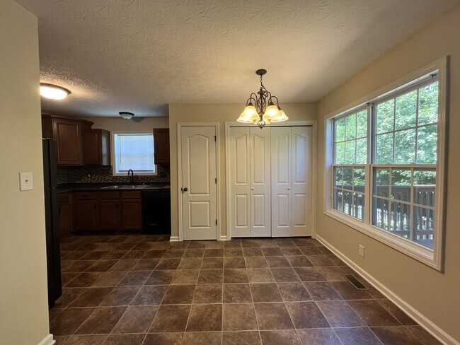 Building Photo - 2612 Arthurs Ct