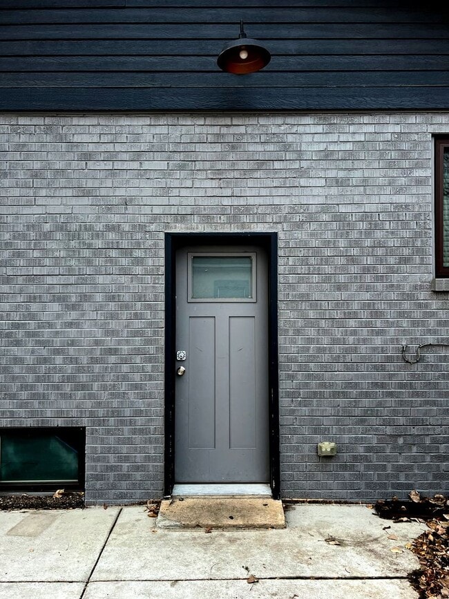 Building Photo - 980 Fenton St