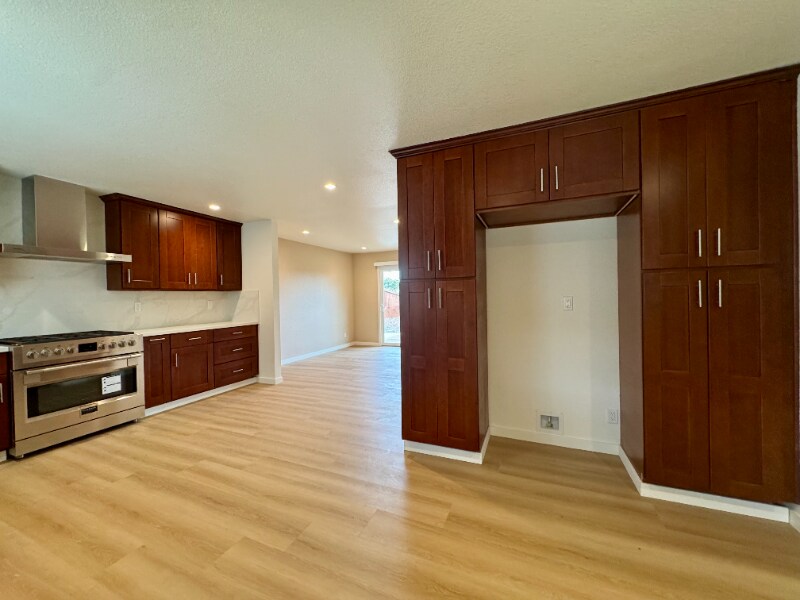 Building Photo - 148 Lancaster Way