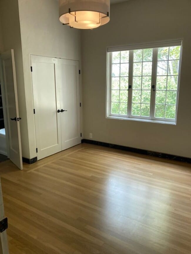 Building Photo - 680 Cortes St