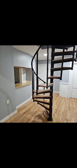 Building Photo - 106 Walnut St