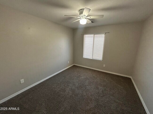Building Photo - 25930 N Thornhill Dr