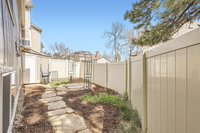 Building Photo - Evolve Real Estate: Spacious 3 Bed 3 bath ...