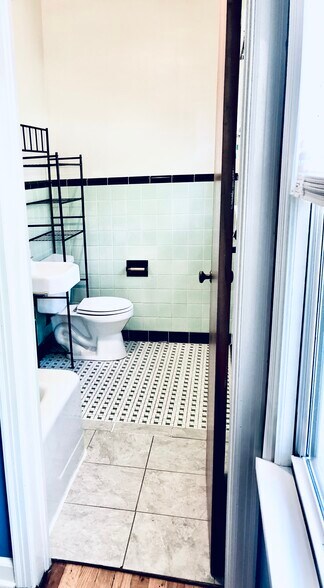 Building Photo - 705 Morningside Dr