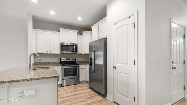 Building Photo - 7675 Shadow Lake Dr