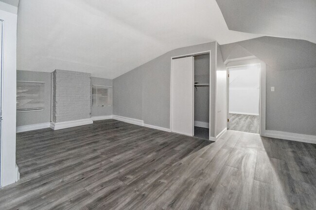 Building Photo - 1901 W Broad St