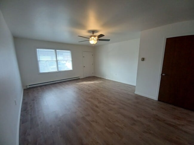 Building Photo - 2 Bedroom 1 Bathroom Apartment in Elizabethtown!