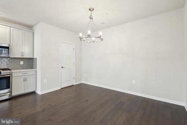 Building Photo - 23235 Milltown Knoll Square