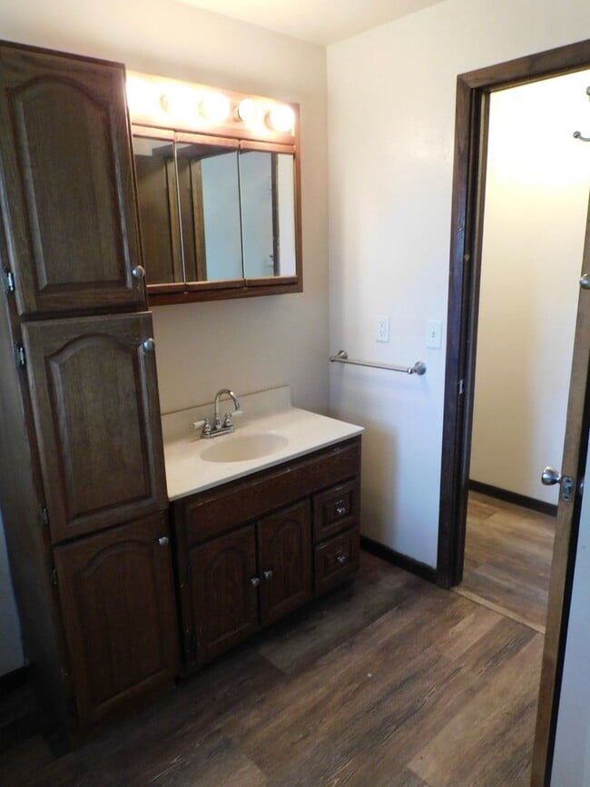 Building Photo - Beautiful 3 bedroom 2 bath Single Family H...