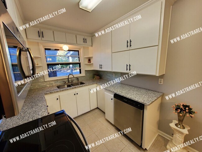 Building Photo - 4825 W 75th St