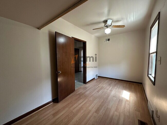 Building Photo - 1530 121st St