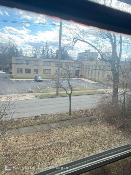 Building Photo - 280 Fairgreen Ave