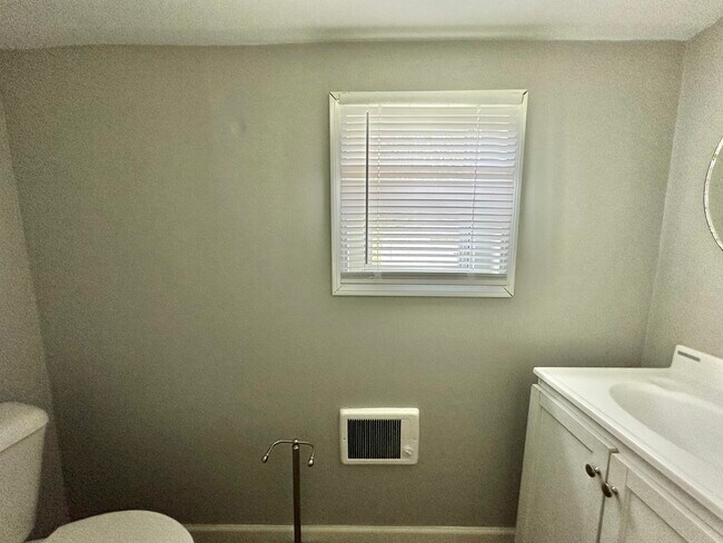 Building Photo - 1216 Garfield Ave