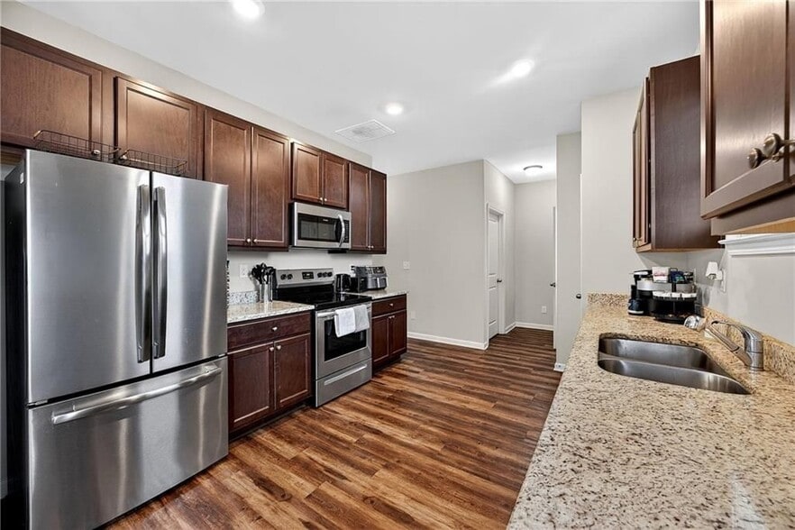 Building Photo - 11061 Shadow Ct