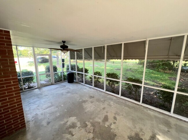Building Photo - Adorable Apex Ranch on 2 Acres of Land!