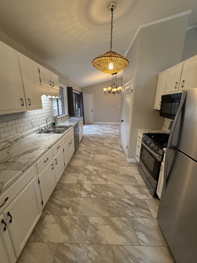 Building Photo - 107 Diamond Dr