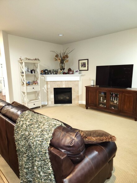 Building Photo - 15353 SE Granite Dr