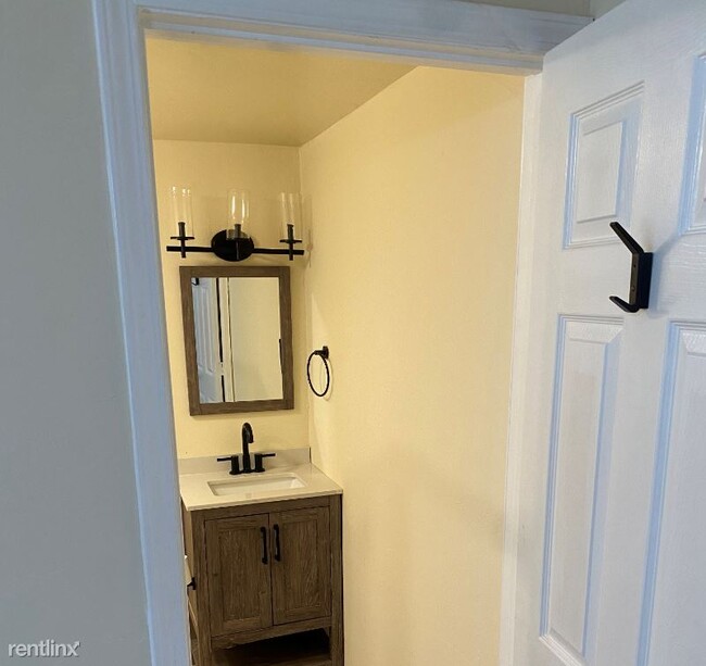 Building Photo - 1 br, 1 bath House - 0 Bakersfield Country...