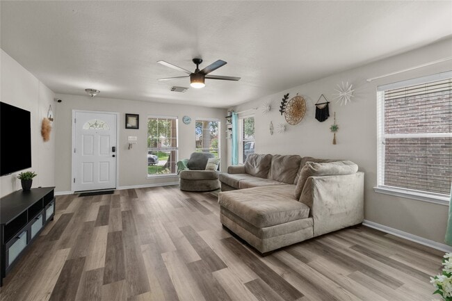 Building Photo - 4026 Bentwood Dr