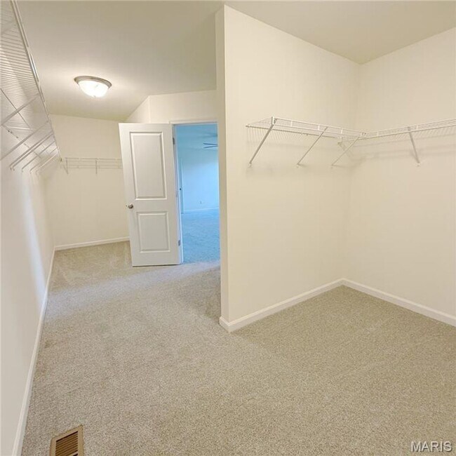Building Photo - 302 Windmill View Court