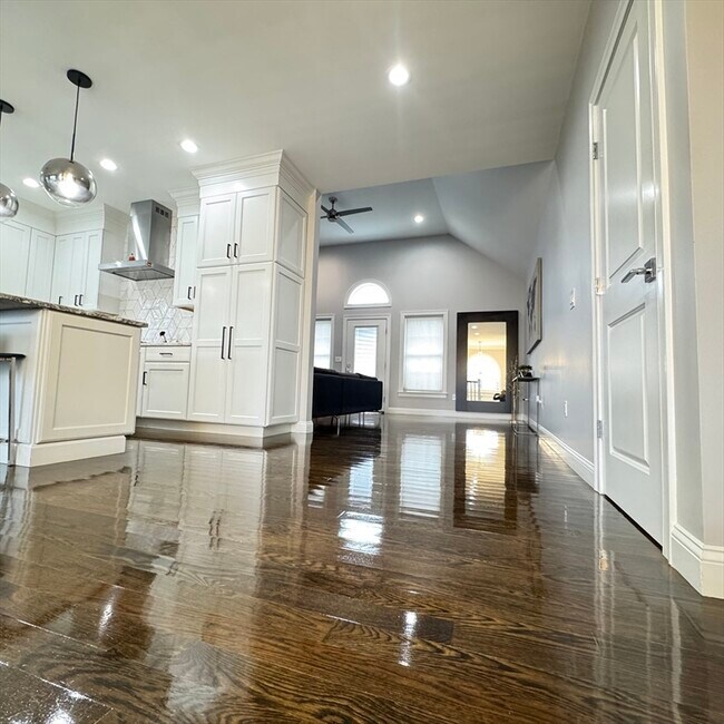 Building Photo - 259 Oakwood Ave