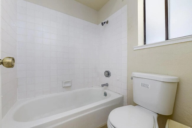 Building Photo - 4681 Albany Cir