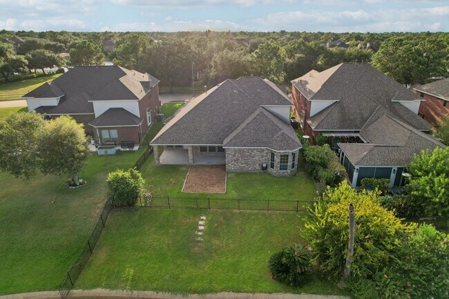 Building Photo - 10206 Pine Flats Dr