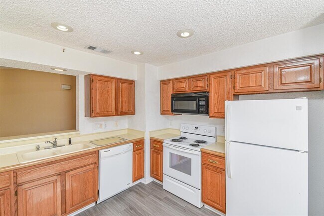 Building Photo - 2011 Spenwick Dr