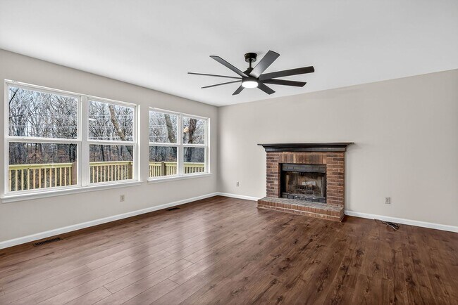 Building Photo - NEWLY RENOVATED HOME