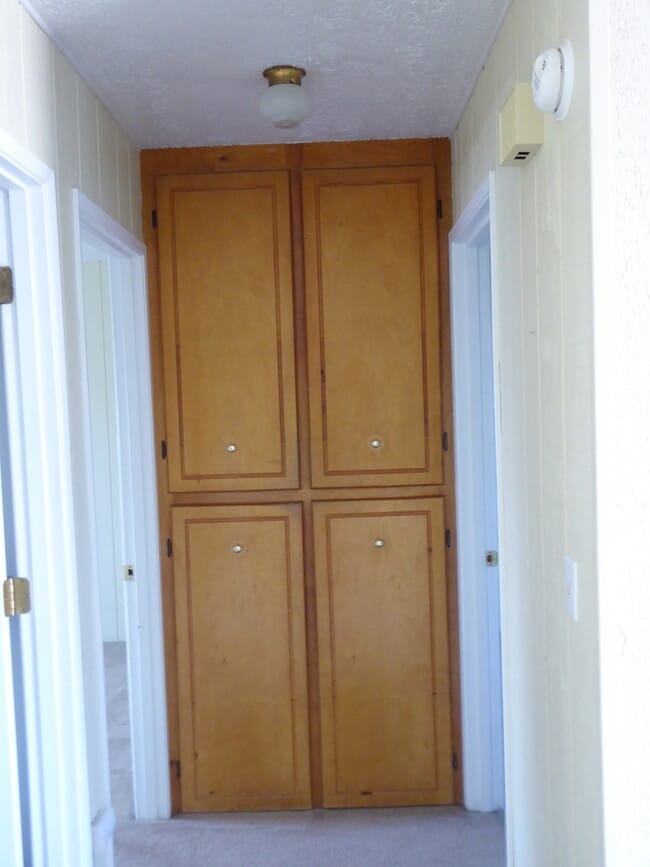 Building Photo - 2 Bd 1 bath remodeled duplex w/Garage in Winston