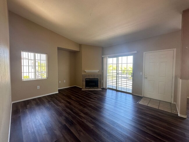 Building Photo - Adorable 3 bedroom Las Vegas Nv condo