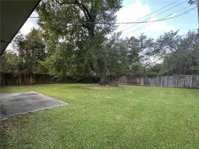 Building Photo - Three Bedroom, Two Bath