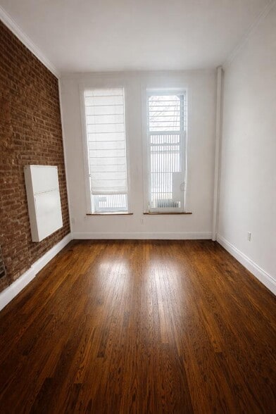 Building Photo - East 10th Street