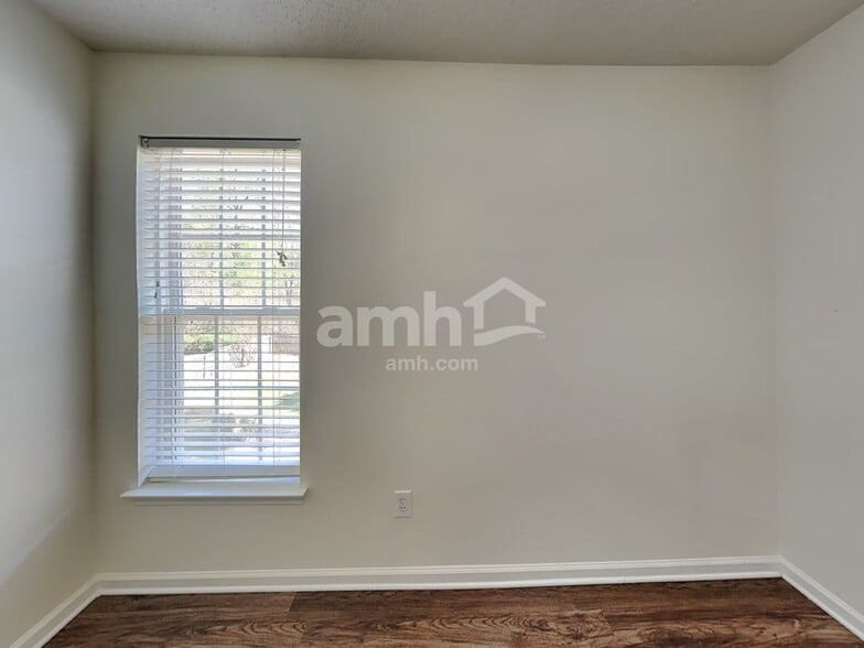 Building Photo - 6106 Trevor Simpson Dr