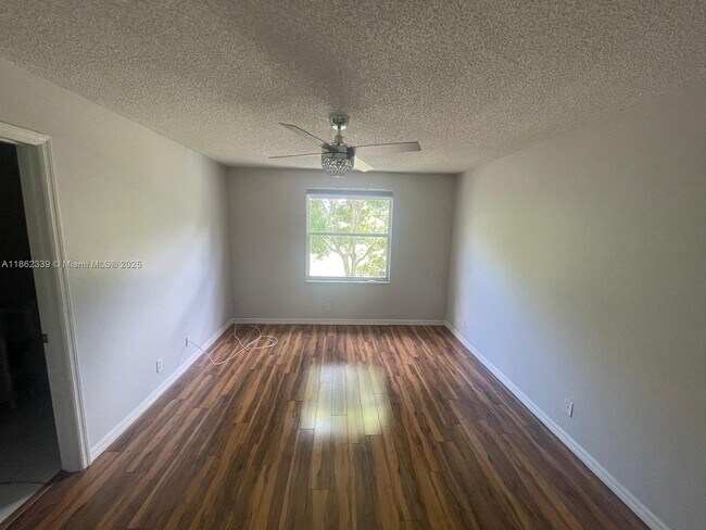 Building Photo - 8660 S Southgate Shores Cir