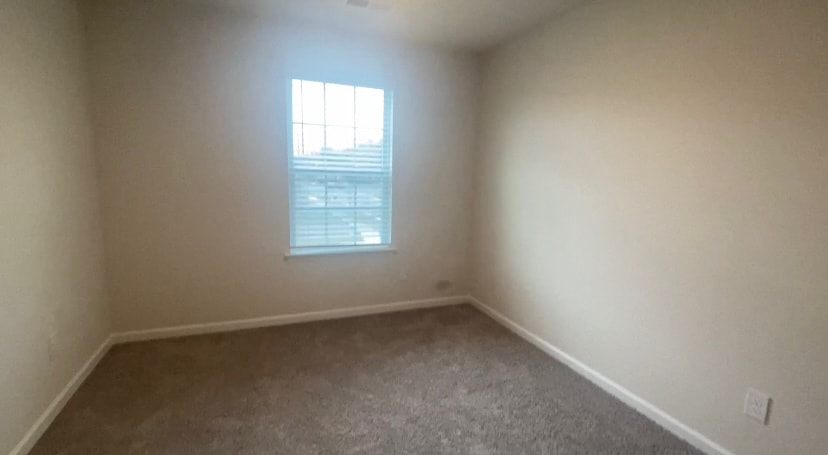 Building Photo - Room in House on Clairwood Dr