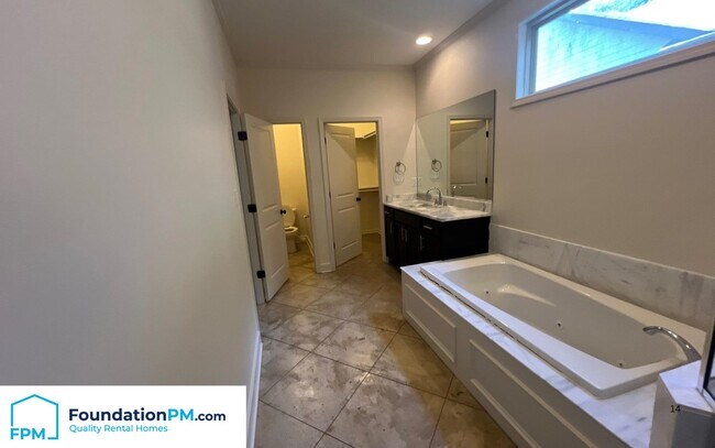 Building Photo - 764 Echles St