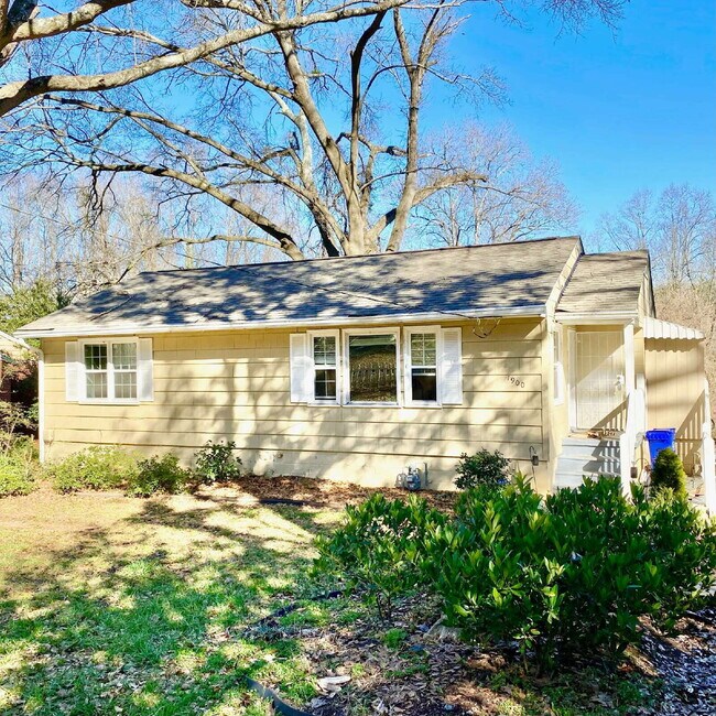Building Photo - Beautifully Updated Decatur Home with Spacious Backyard