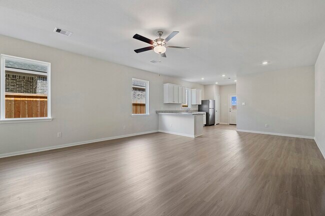 Building Photo - 10803 Hickory Ln